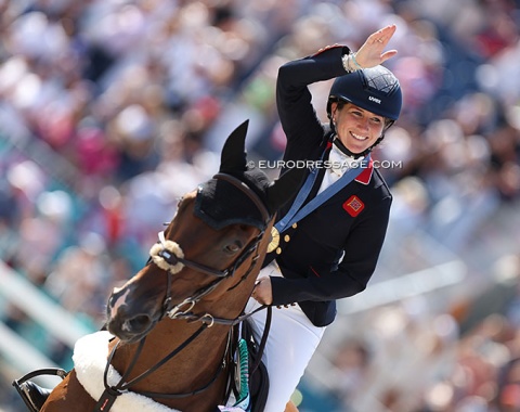 Laura Collett with her team gold medal