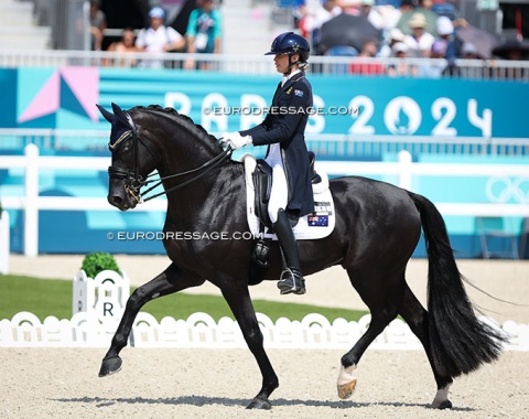 Australian Simone Pearce rides her second Olympics on Destano (by Desperados x Brentano II)