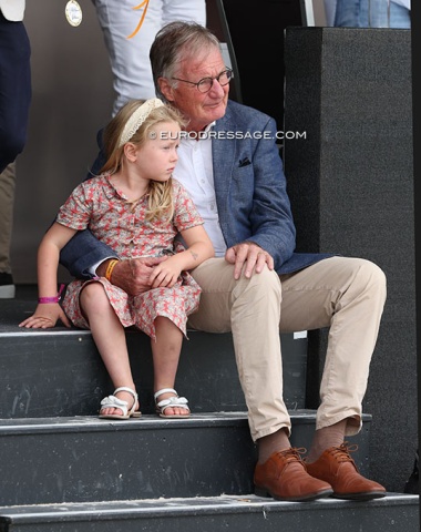 Retired Aachen show organizer Frank Kemperman with his grandchil. Son Joris Kemperman is part of the OC in Ermelo
