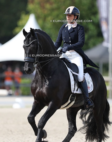 A world premier at the WCYH: the first Friesian: Patricia Mannaerts on Dalton van de Philarina Hoeve (by Alwin 469)