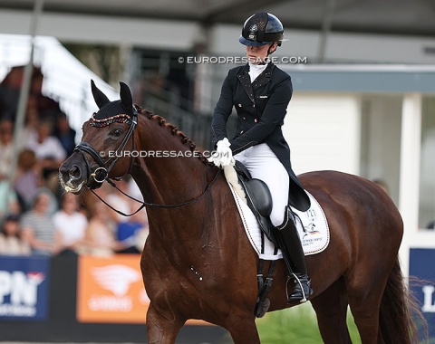 Marina Welbers and Ulrich Oberscheid's Oldenburg mare Vaida Girl (by Vitalis x Stedinger) were eliminated because the mare was not level according to the judges
