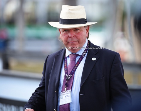 FE Vet at the horse inspection. I think Mark Sinnott