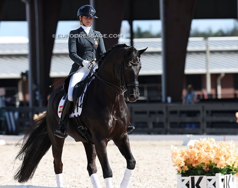 Spaniard Paula Matute Guimon warming up Delagronge