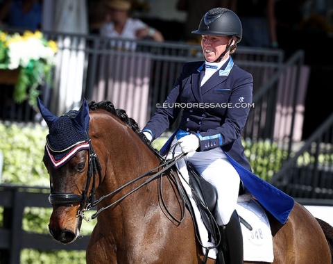 Interesting blue details on Karin Persson's tailcoat. She rides Slaebaekgaards Santino