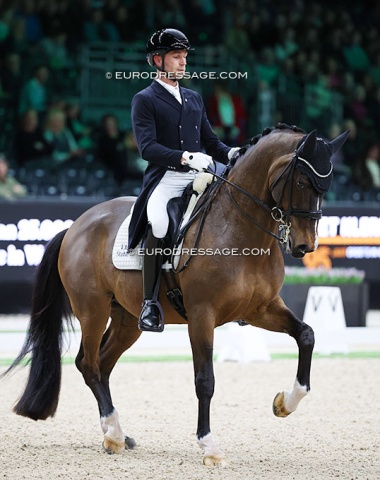 Geert-Jan Raateland on the 14-year old Gladiator (by Totilas x Havidoff). The horse was briefly with Minderhoud/gal but then returned to Raateland