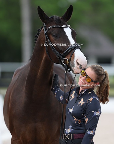 Toronto Lightfoot giving kisses to Meagan Davis
