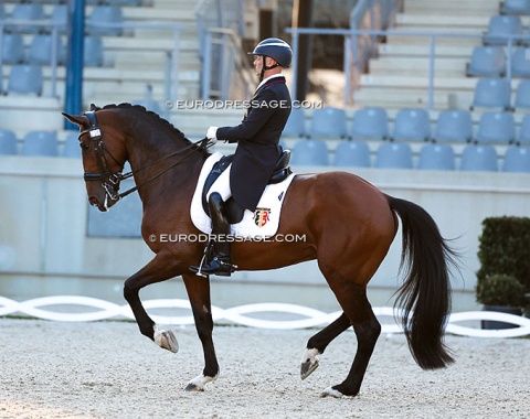 Jeroen Devroe on Lestor (by Ghandi x Painted Black)