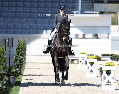 Russian Olga Slacheva now rides for Belgium. Here on Forrest Hill (by Foundatin x Jazz)