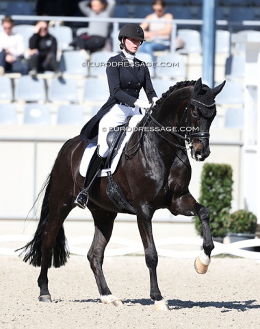 Swiss Renee Stadler on Flash Hit (by Furst Romancier x Sandro Hit). She trains with Matthias Rath