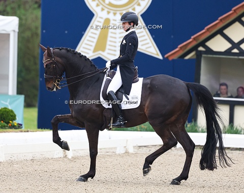 Lisa Müller on Mondrian (by Millennium x Benetton Dream). Super horse but the fine-tuning is not there yet