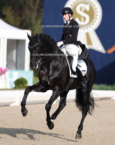 Leonie Richter on Mira Dicso's black stallion Lord Europe