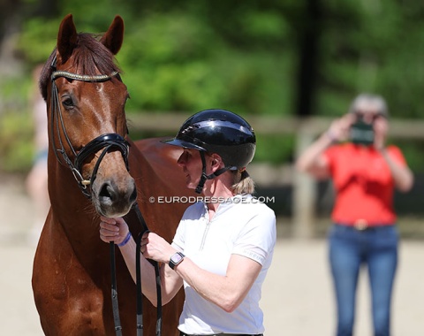 Imke Schellekens-Bartels with Honoré, Tineke Bartels videoing in the background