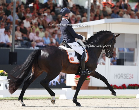 Bart Veeze on Pina Colada M (by Governor x Dayano)