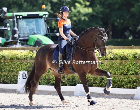 Britney de Jong and Caramba schooling