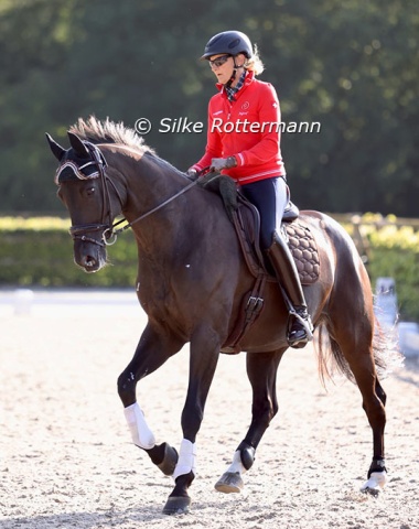 Early morning training for Switzerland’s sole representative Nicole Geiger and Donar Weltino.