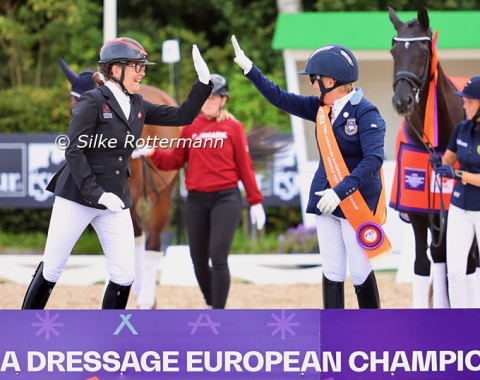 Pia Wulff Jelstrup and Louise Etzner Jakobsson high five on the podium