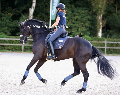 Regine Mispelkamp and Bayala in training