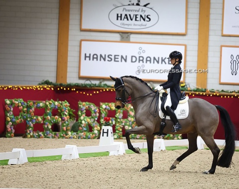 Belgian based Moldovan rider Tatiana Antonenco on Double Dutch
