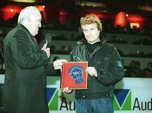 Sjef Janssen is proclaimed Trainer of the Year by the IDTC (International Dressage Trainers Club) and gets a plaque from Herman Duckek in 's Hertogenbosch