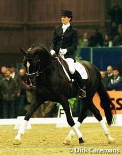 Nicolet van Lierop on Osmium in the stallion competition at the 2001 KWPN stallion licensing :: Photo © Dirk Caremans