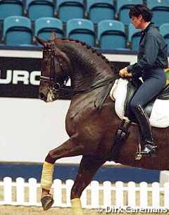 Ulla Salzgeber schooling Rusty :: Photo © Dirk Caremans