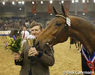 2002 KWPN Licensing Champion Symfonie with his proud breed and owner W. Dijk :: Photo © Dirk Caremans