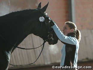 Mirelle van Kemenade-Witlox tries out Dreamcatcher at the 2003 PSI Auction :: Photo © Astrid Appels