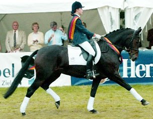 Anne von Negri and Forestina win at the 2003 Bundeschampionate