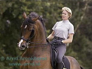 Mary Hanna and Limbo :: Photo © Arnd Bronkhorst