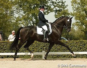 Mirelle van Kemenade on Royal Dancer :: Photo © Dirk Caremans