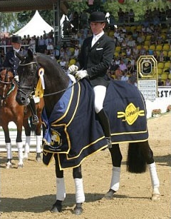 Holga Finken and Furst Heinrich win the 2003 World Young Horse Championships