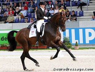Nicola McGivern and Active Walero at the 2004 CDIO Aachen :: Photo © Astrid Appels