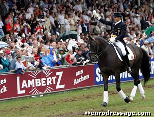 Dr. Cesar Parra and Pik L at the 2004 CDIO Aachen :: Photo © Astrid Appels