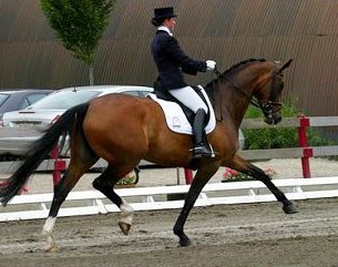 Vicky Smits with Daianira van de Helle (by Dream of Glory x Ritual) :: Photo © Koenraad Cappon