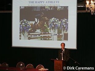 Dirk Willem Rosie talks about the Happy Athlete :: Photo © Dirk Caremans