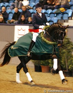 Pia Kugelmann Nielsen and Tardi win the 2004 Danish Young Horse Championships :: Photo © Ridehesten.com