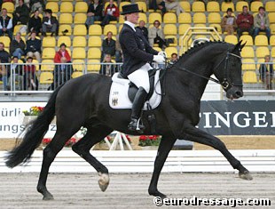 Anja Engelbart and Rosario at the 2004 World Young Horse Championships. The moment when Rosario bit his tongue :: Photo © Astrid Appels