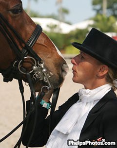 Evi Strasser kisses her Grand Prix horse Quantum Tyme :: Photo © Astrid Appels for Phelpsphotos.com
