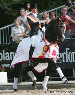 Kathrin Meyer zu Strohen and Kaiserdom win the 2005 Bundeschampionate :: Photo © Astrid Appels