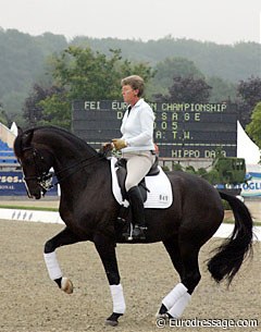 Kyra Kyrklund schooling Max :: Photo © Astrid Appels
