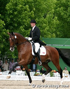 Damian Hallam and Spirit Freedom at the 2005 World Young Horse Championships :: Photo © Astrid Appels