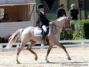 Maria van den Dungen on Milkshake :: Photo © Astrid Appels