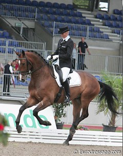 Sanne Henningsen and Atterupgaards Molberg at the 2006 World Young Horse Championships :: Photo © Astrid Appels