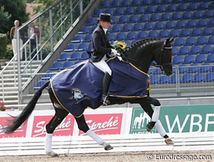 Susan Pape and San Remo win bronze at the 2006 World Young Horse Championships :: Photo © Astrid Appels
