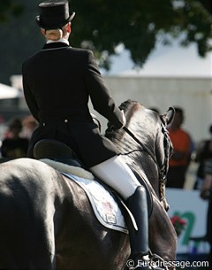 Jennifer Hoffmann on Rubinio B in the morning sun :: Photo © Astrid Appels