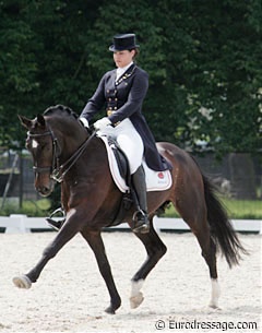 Marjolein Cho Chia Yuen and Cho's Pepper win the junior riders division at the 2008 CDI-PJYR Weert :: Photo © Astrid Appels