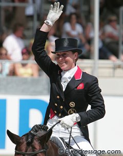 Emma Hindle waving to the Aachen crowds :: Photo © Astrid Appels