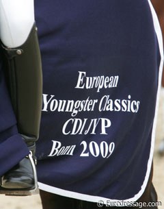 The blanket winners received as prize at the 2009 CDI-PJYR Bonn :: Photos © Astrid Appels