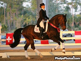 Tara Stegen and New Tango (by Contango) :: Photo © Mary Phelps