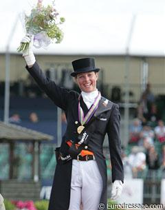 Adelinde Cornelissen: Flowers in the air and all smiles